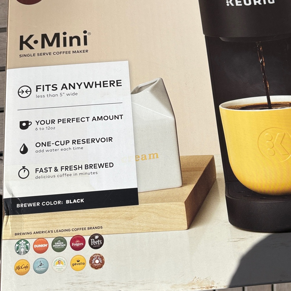 Keurig K-Mini Coffee Maker - Black and Silver - Picture 4 of 4
